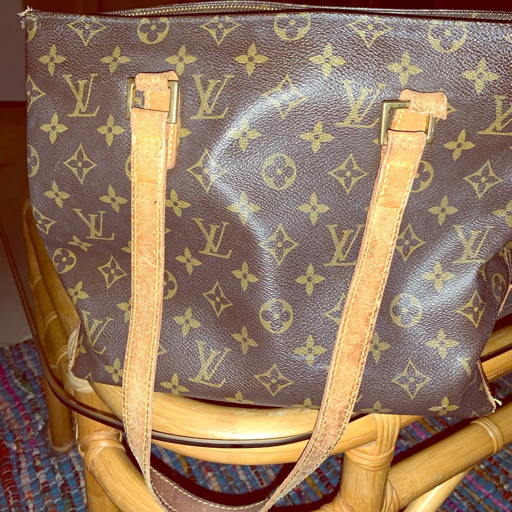 Louis Vuitton bag. In good condition.